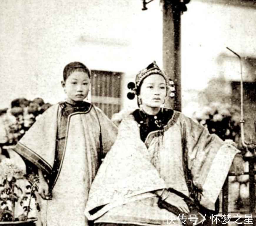  罕见|晚清女子罕见照片，图二女孩颜值爆表，图四女子有一对龙凤胎！