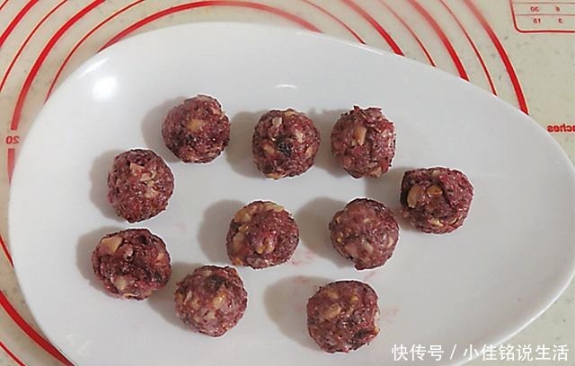 玫瑰|月饼还有一段艳遇,玫瑰鲜花月饼更是甜蜜,点点心意请收下