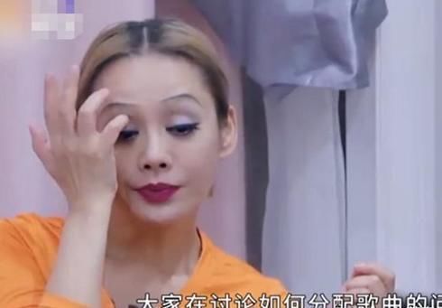  跳舞|蓝盈莹《浪姐》现状堪忧，饭桌前跳舞无人理会，姐妹表情太尴尬