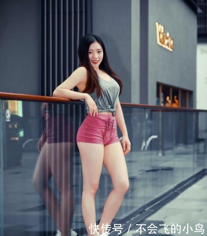 时尚潮流|身段完美的紧身打底裤小姐姐浑身散发着性感迷人的气息,特别吸睛