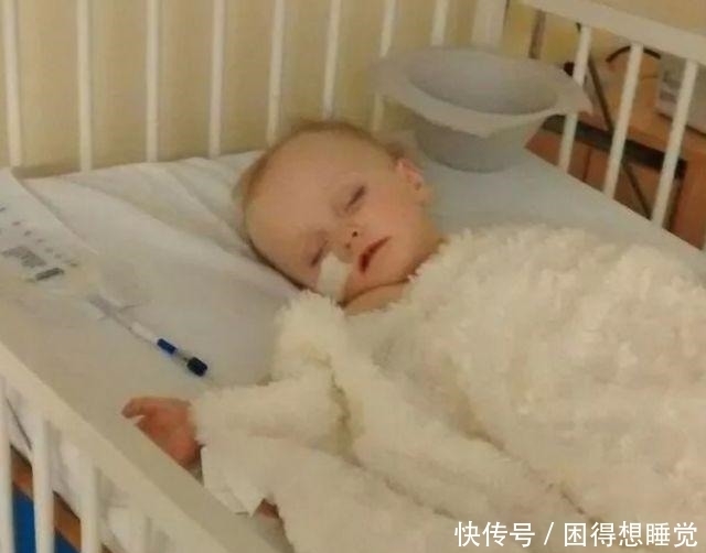 失控|2岁女孩结婚了，新郎却是自己的爸爸，婚礼上的妈妈情绪失控