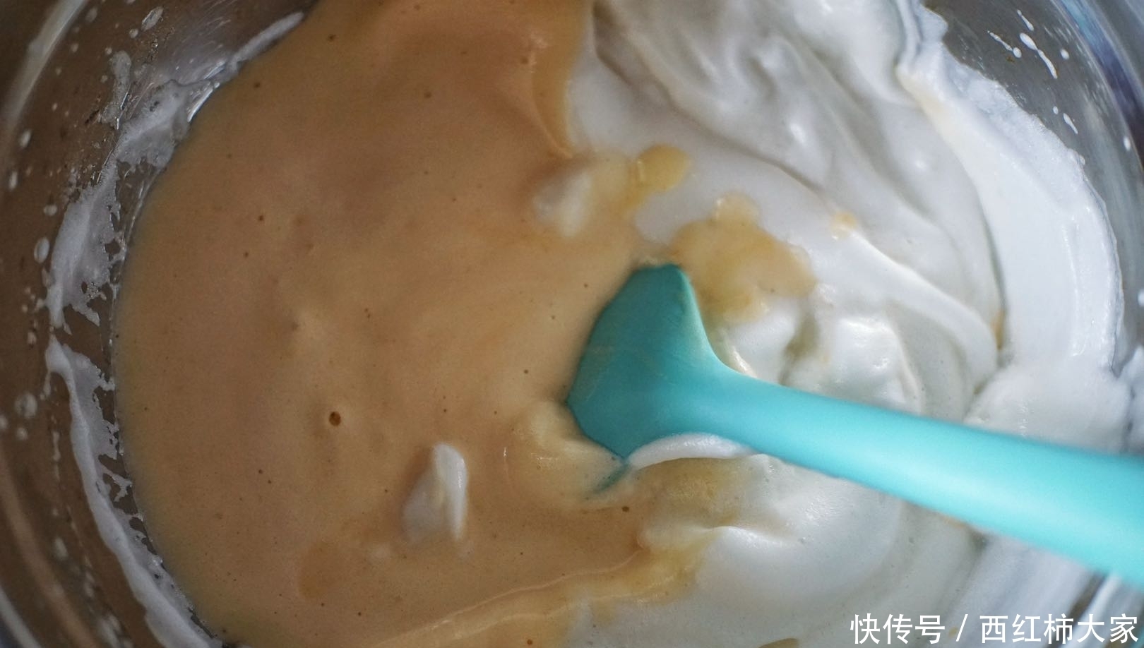 做出|不用烤箱,就能轻松做出甜甜圈小蛋糕,自己DIY爱怎么吃就怎么吃