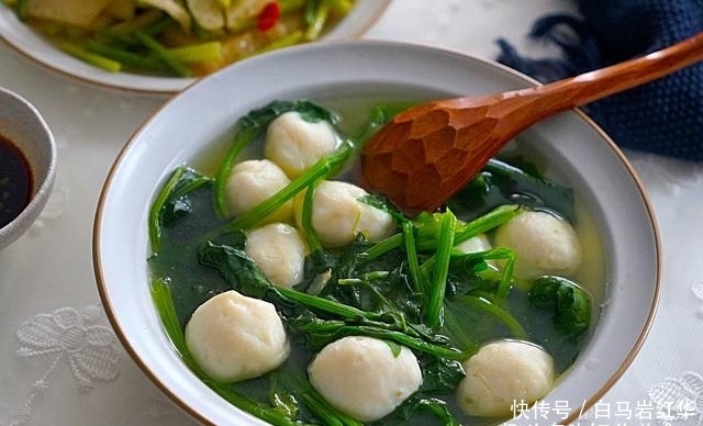 营养|回家给老两口做午餐,虽然简单但营养美味,一家人吃饭就是香