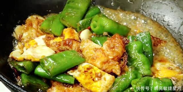 道菜|不想吃饭试试这道菜,做法简单,擀面杖一压,香辣开胃,比吃肉香