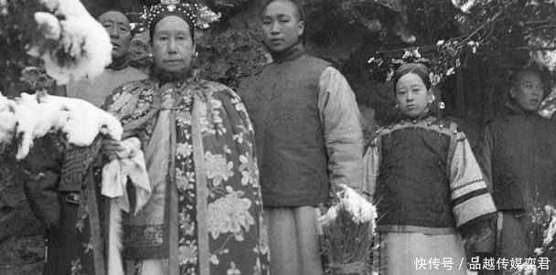老照片|老照片:图一是慈禧坐轿子,图四是慈禧穿披风