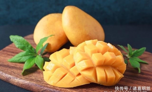 广式|广式甜点“芒果糯米糍”,比雪媚娘制作简单,奶香浓郁,软糯拉丝