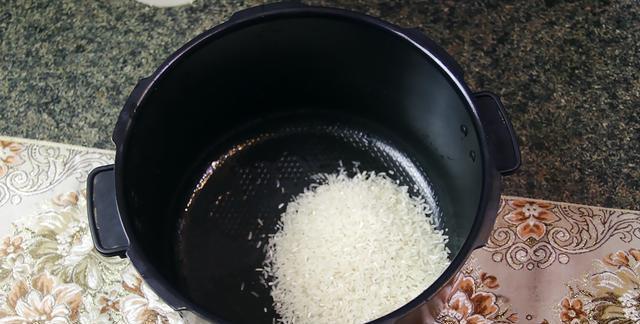 过瘾|懒人焖饭怎么做最下饭，试试这种好吃的做法，营养又过瘾