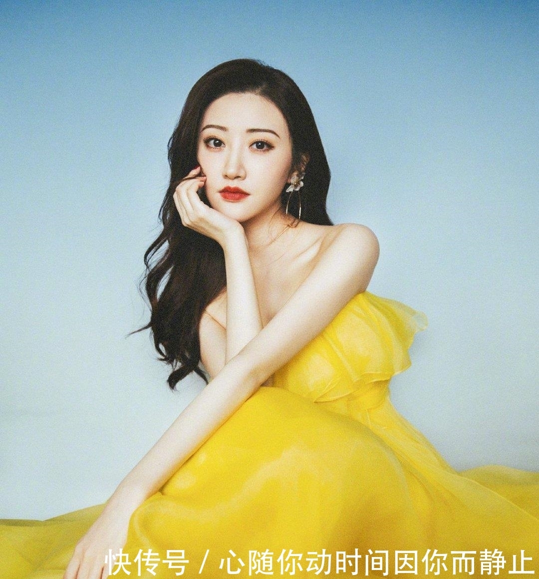 hold|景甜真的太会“装”了!冷白皮穿衣没烦恼,轻松hold黄色长裙!