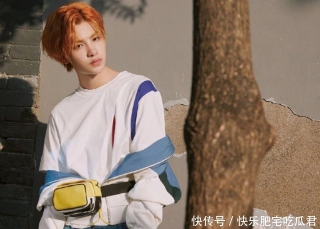 成员|Justin有多爱NPC成员,对朱正廷说土味情话,后台还为蔡徐坤打歌