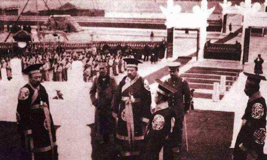 辛亥革命|袁世凯为何仅称帝83天，就倒台身死？多年后女儿道出真相