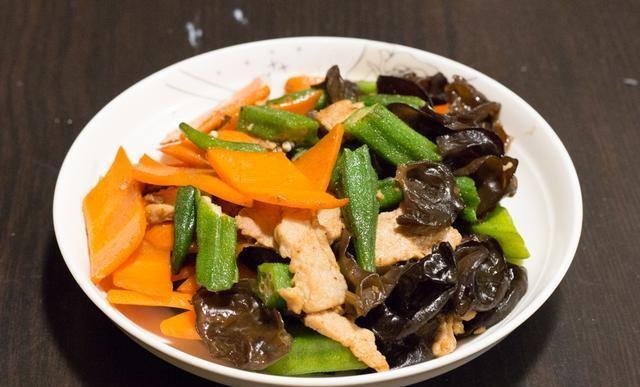 亲戚|周末亲戚来家里吃饭,弟媳下厨做了11道菜,大伙吃了一锅米饭