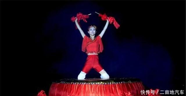  汶川|汶川地震失去双腿和女儿，丈夫出轨离婚，如今又顽强地“站”了起来