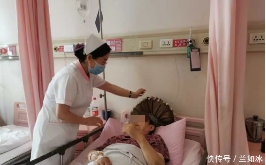  女儿|82岁母亲与64岁女儿被困别墅电梯，4天3夜靠互喝尿液求生