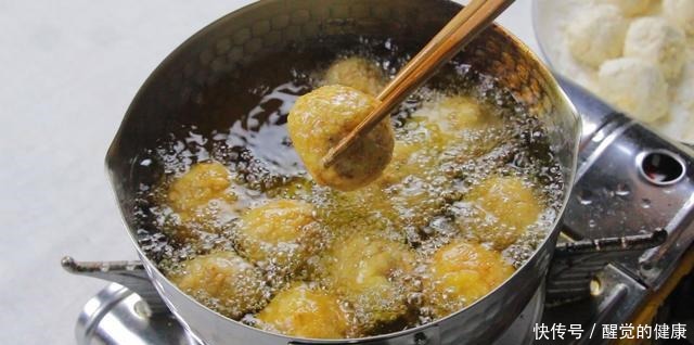 肉末|想吃肉丸子,用这种做法,肉末加一块老豆腐,锅里一炸,真香