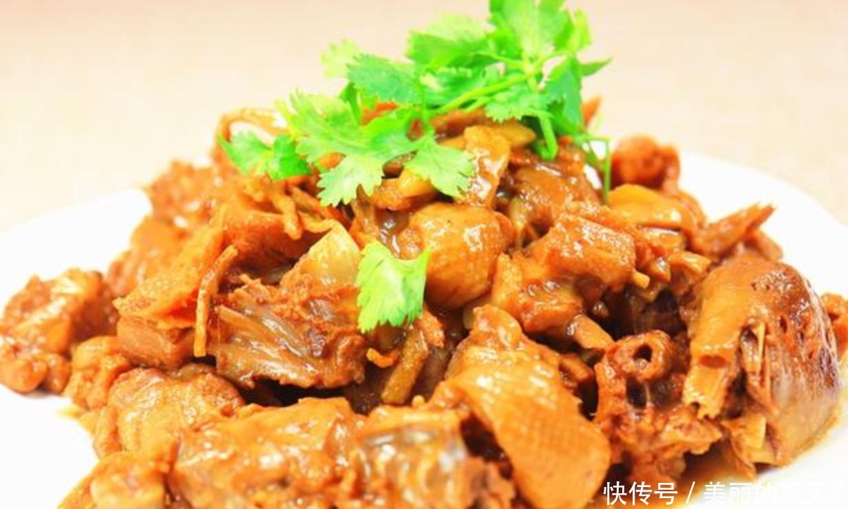  八月|八月初，它跟鸭肉是绝配！随便焖一焖，营养开胃不油腻，孩子爱吃