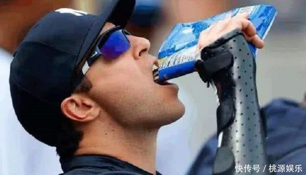 老外|继辣条之后,又一中国零食在国外走红,老外的吃法却让人不得不服