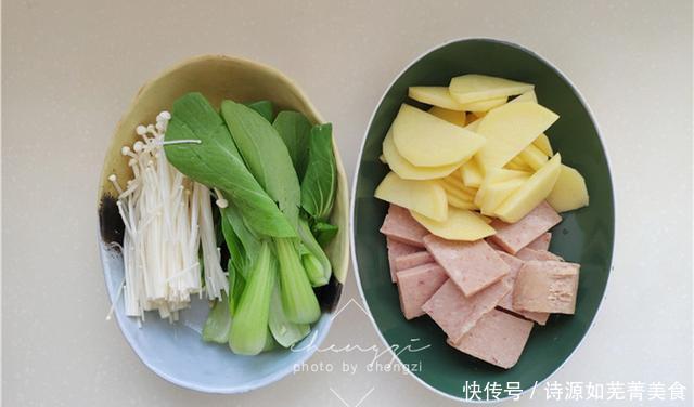 我家|网红麻辣烫做法,多加两样,味道香浓又入味!天冷我家一周吃2次