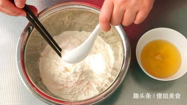 醒发|我家红豆从不熬粥喝,加一碗面粉,简单一做,比蛋糕面包还好吃