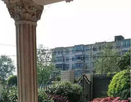 农村|去男友乡下老家,他说的茅草房原来是别墅,感觉自己赚翻了