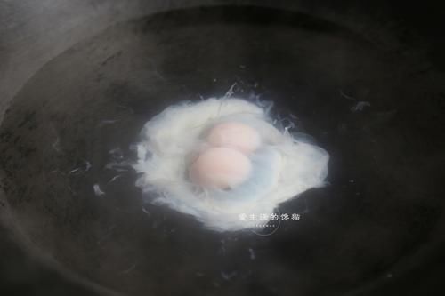  出沫|水煮荷包蛋，千万不要水开下锅，多加这几步，鸡蛋圆嫩完整不出沫
