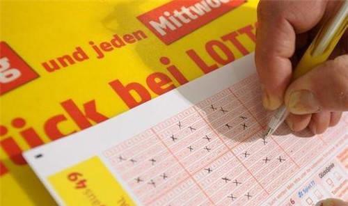 曼德尔|他自创“万能公式”,买彩票中14次大奖赚2亿,美澳无奈修改法律