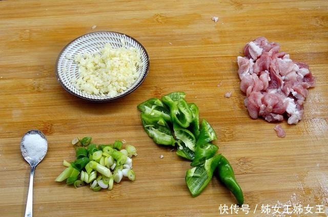 饭店|尖椒干豆腐加入一点“它”，即肉头又好吃，味道不输饭店大厨！