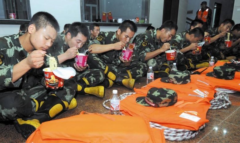 泡面|泡面为什么是救灾首选,却不能当军用干粮老兵告诉你真实原因