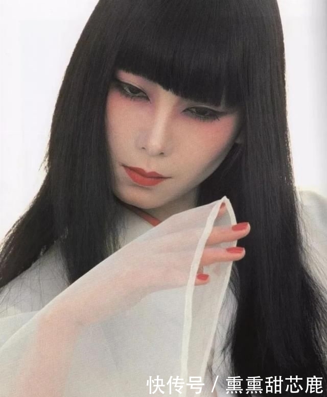 亚洲|她是性感又危险的东瀛美人，也是首位在巴黎时装周走秀的亚洲超模