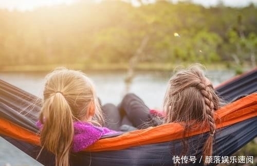 父母|孩子害羞不爱打招呼,该逼着他还是顺着他?两步引导来化解