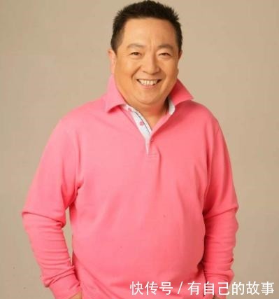 农村|少儿节目主持人董浩,退休后农村生活曝光,坐村口吃面条让人心酸