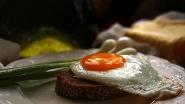 美国|美国人我敢生吃牛肉,日本人我敢生吃鸡蛋,中国人看我的