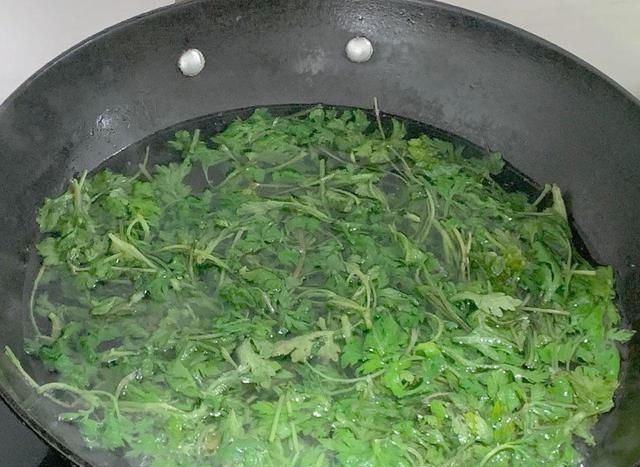 冷水|艾叶糍粑你做对了吗?别用冷水还是热水和粉都分不清哟