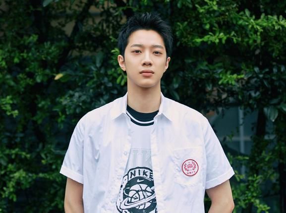  成糊|赖冠霖归国后成糊咖同是南韩归国艺人，黄明昊朱正廷凭啥大火