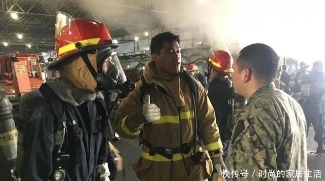  美国|三哥附体？美国两栖攻击舰突然爆炸着火！