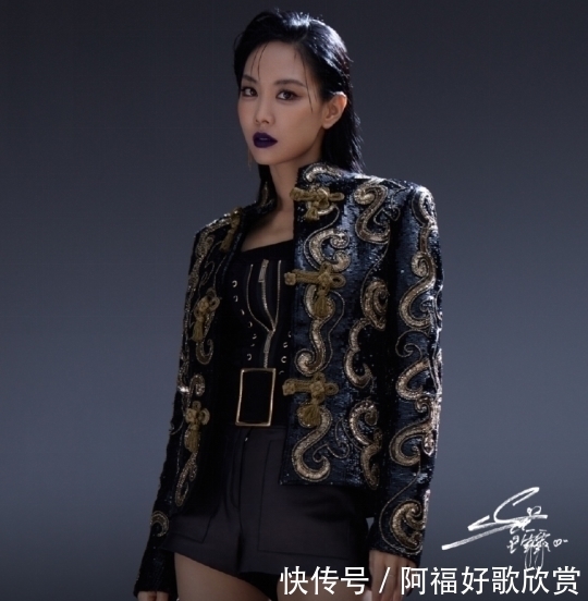  区别对待|当宁静介绍队员时，谁注意到王丽坤，只有她被区别对待