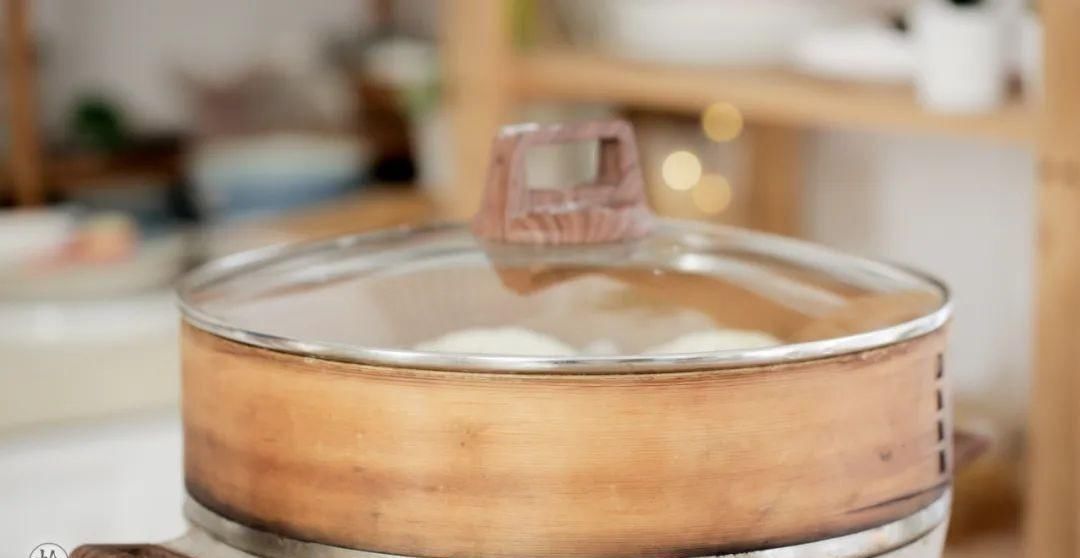  面粉|皮薄馅厚，内在鲜美的柳叶素菜包，热腾腾的来上一笼可好？