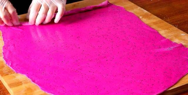  油腻|不要在火龙果直接吃是面粉做的，又甜又软不油腻