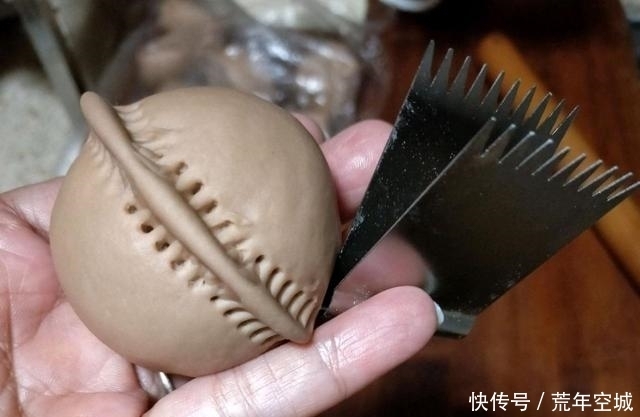 令人|独具风味的核桃面包,外观与口感都令人感叹,连吃5天都不够