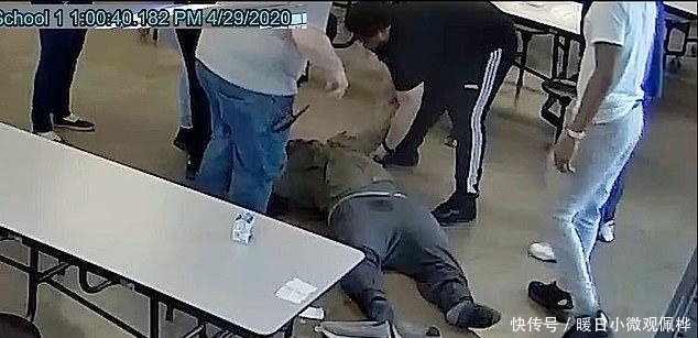 黑人|16岁黑人男孩被多人压在地上,经过2天抢救最终S亡,如今家属要索赔近7亿元