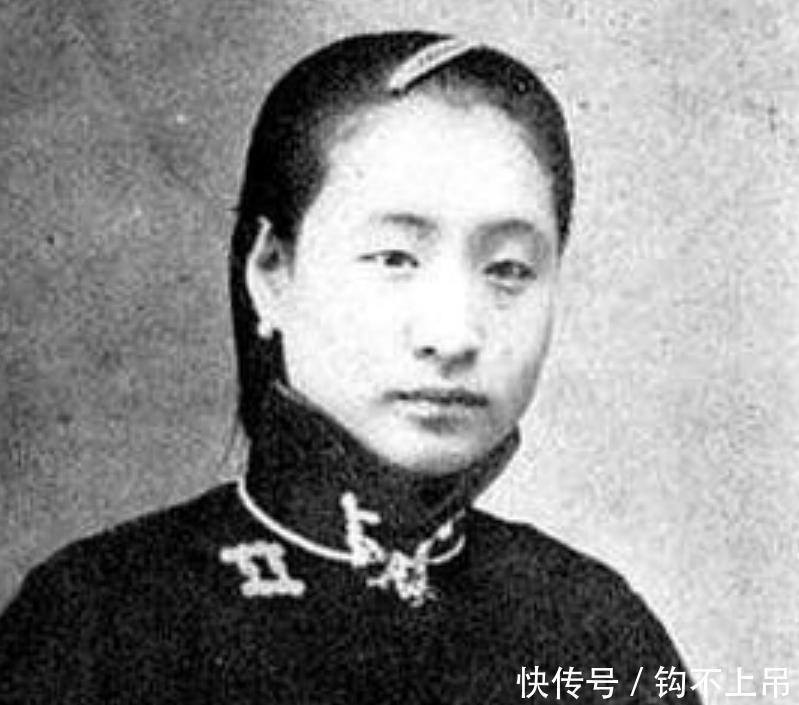 青楼女子|民国蔡锷和青楼女子小凤仙老照片一个清俊无双，一个美玉无瑕！