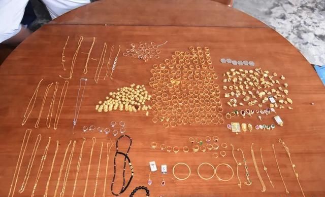  湖北仙桃人|民众紧张抗洪，三男子趁夜色盗走150万黄金，未料48小时后就被抓