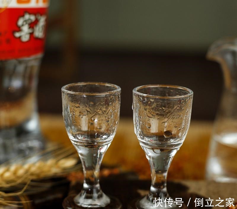 白酒|超市发现3款尴尬白酒!价在60元左右,却跟茅台一样好喝