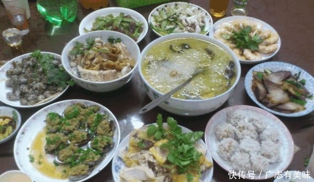 土菜|中秋节提前回老家,亲戚轮流请吃饭,农家土菜,你最想去谁家吃?