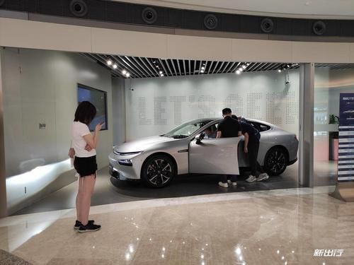 新能源汽车|买一辆概念车是什么感觉小鹏P7简单上手体验