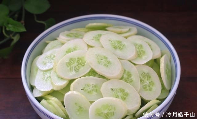 储存到冬天|夏天把黄瓜冷冻起来,留到冬天炒肉吃,特别香,我每年都做