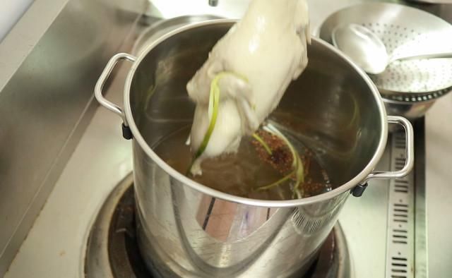 香辛料|盐水鸭非常简单,重要用90度水焯,白米醋除腥,香辛料仅用八角、麻椒