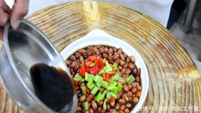  做法|“醋泡花生”用陈醋还是香醋很多人不懂，饭店大厨教你正确做法