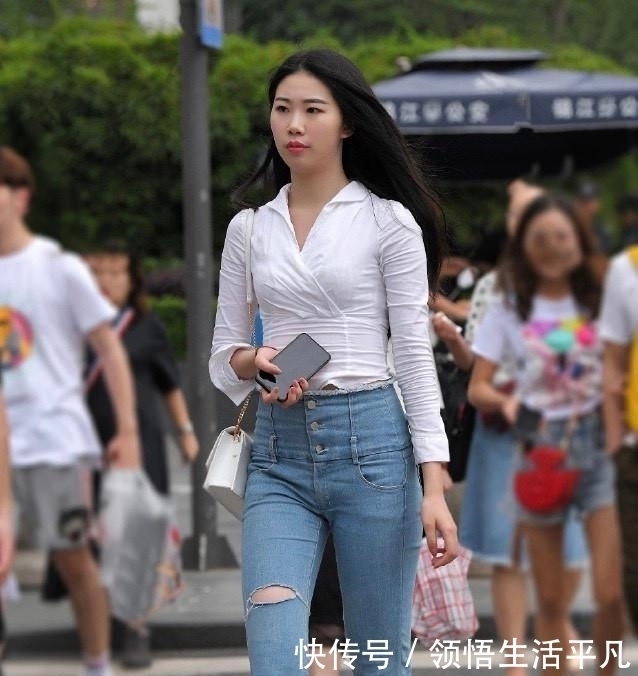 带来|牛仔裤带来与众不同的时尚气息，精美舒适自然，打造甜美迷人气质