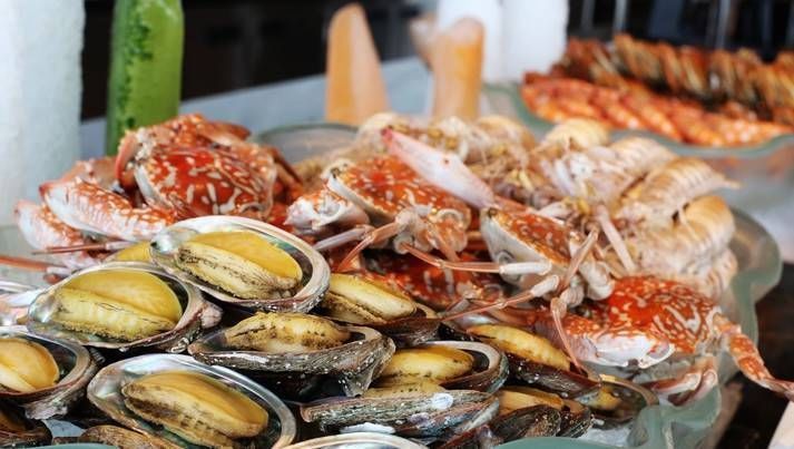 自助餐|实拍150元一位的海鲜自助餐，光鲍鱼就吃了40个了