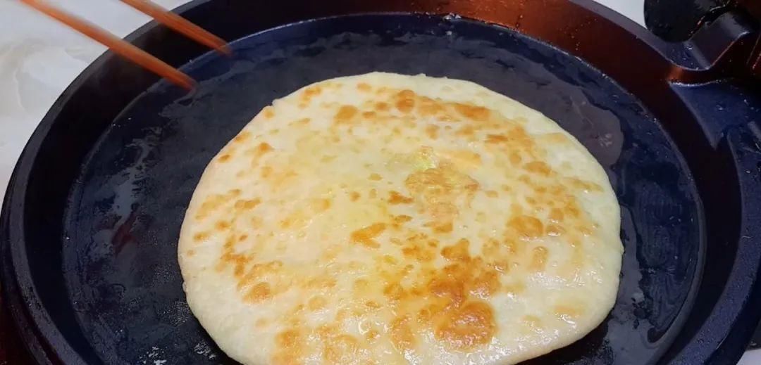 懒人|鸡蛋饼这样做太香了,教你懒人做法,鼓泡零失败,吃过就念念不忘!